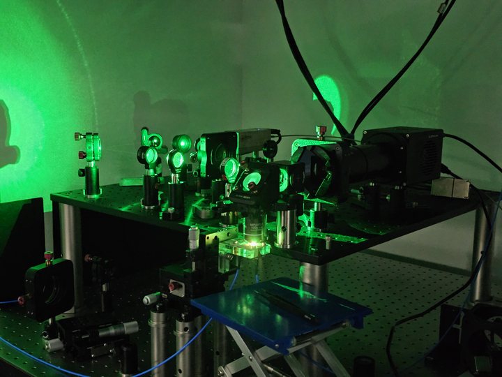 using-an-scmos-camera-to-capture-the-fluorescence-signal-of-diamond-nv-color-centers-before-and-after-the-application-of-a-magnetic-field1.jpg