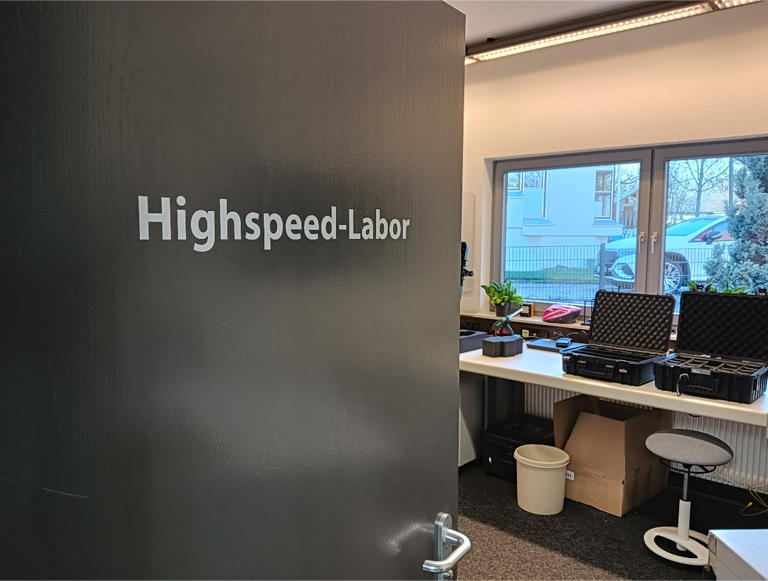 a-new-milestone-for-revealer-high-speed-cameras-05.jpg a-new-milestone-for-revealer-high-speed-cameras-05.jpg